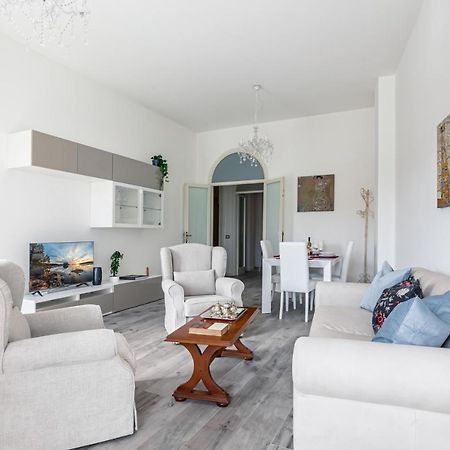 Lungarno Elegant Apartment With Panoramic Balcony Pisa Exterior photo